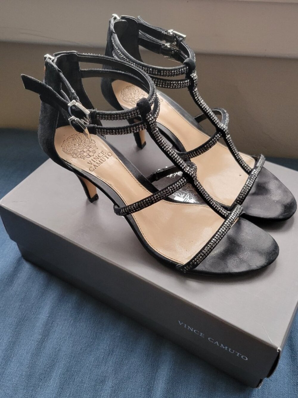 Vince Camuto VC-MALLA Black True Suede Shoes – Size 9 – Original Box